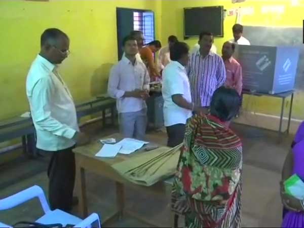 విసిగిపోయిన ఓటర్లు