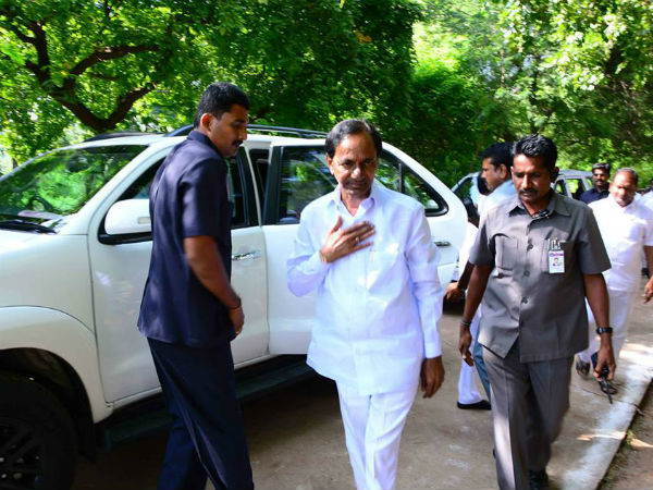  కాంగ్రెస్ తో కలిసి వేదిక పంచుకునే పరిస్థితి కేసీఆర్ కు లేదు..