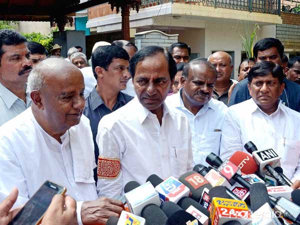 కేసీఆర్ మద్దతుతో జోష్