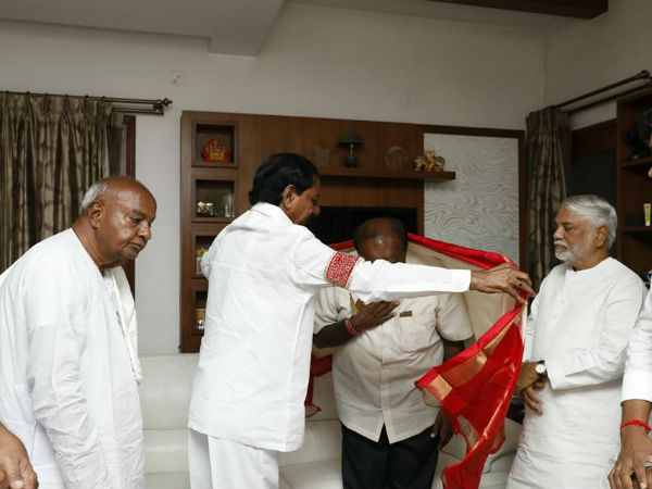 ఎమర్జెన్సీ మీటింగ్ ఎమర్జెన్సీ మీటింగ్