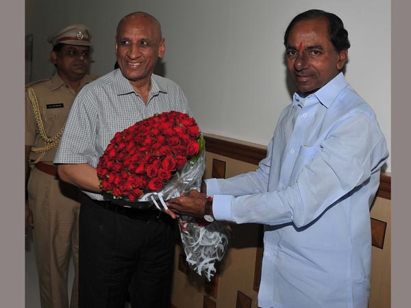 గవర్నర్‌తో భేటీ ఐన మరుసటి రోజు సమీక్ష