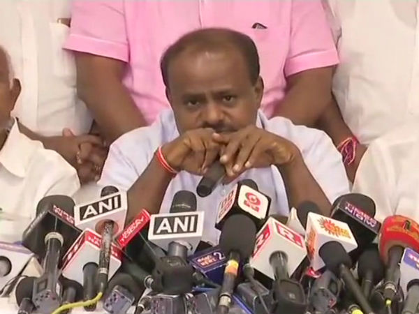 బ్లాక్ మెయిల్ రాజకీయాలు