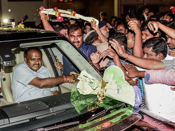 అశ్వమేథ గుర్రం కట్టేశాం అశ్వమేథ గుర్రం కట్టేశాం