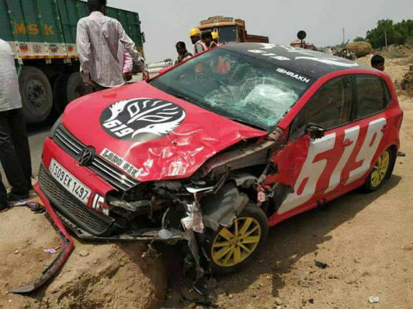 క్షతగాత్రులకు పోలీసుల రక్తదానం: