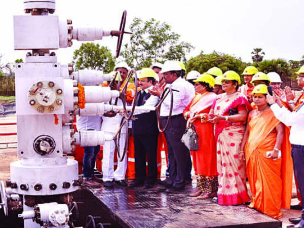  చమురు మార్కెట్ లో...భారీ విలీనం