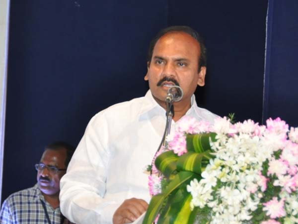 రాజకీయం చేస్తున్నారు