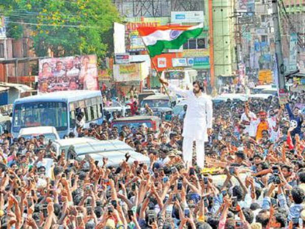 పవన్‌కూ ఇబ్బంది కలిగించారు..