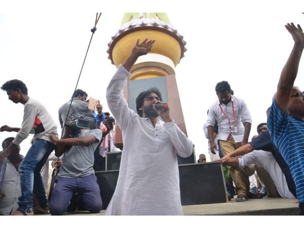 తాను మధ్యతరగతి వాడినే.. తాను మధ్యతరగతి వాడినే..