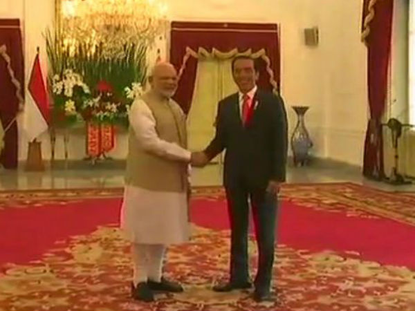 Modi in Indonesia: Modi meets Joko Widodo at Merdeka Palace in Jakarta Modi in Indonesia: Modi meets Joko Widodo at Merdeka Palace in Jakarta