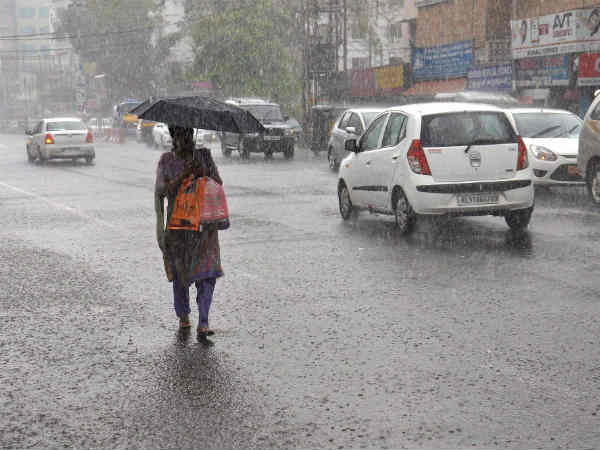 ఏపీలో భారీ వర్షం: సచివాలయంలోకి నీళ్లు, జగన్ ఛాంబర్ వద్ద పోలీసులు, రోడ్లు  జలమయం, విద్యుత్ అంతరాయం | Heavy rains in andhra pradesh state - Telugu  Oneindia