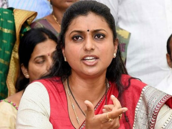 బయటకు రావాలంటే భయపడుతున్నారు