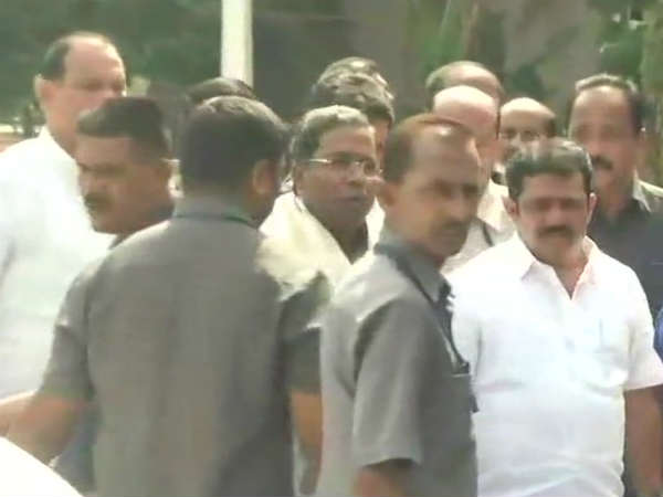 ప్రలోభాలకు గురి చేస్తున్నారని ఆరోపణలు