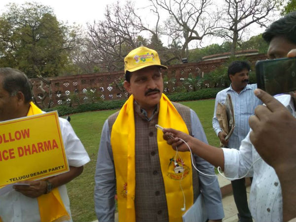 కర్నాటకలో బీజేపీ ఓడిపోతే బెట్టర్ అని నేనెందుకు అంటాను