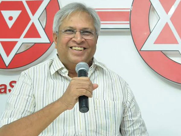 ఐవైఆర్ వెనుక ఉండవల్లి