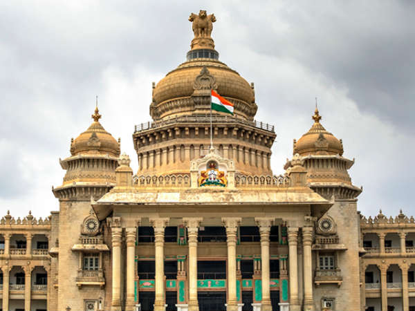 ఎమ్మెల్యేలకు విప్ జారీ