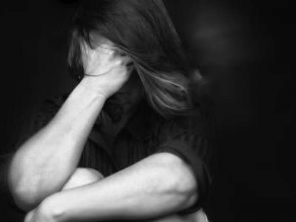 మాటల్లో పెట్టి బోల్తా..: మాటల్లో పెట్టి బోల్తా..: