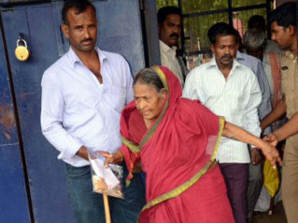 అంతటా...భావోద్వేగాలే