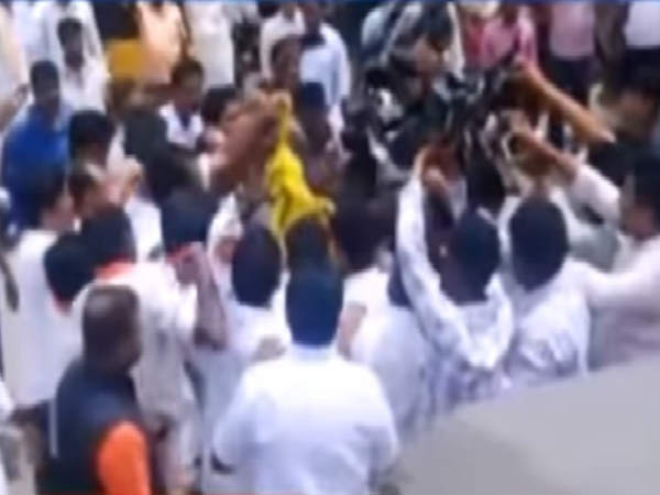 TNSF activists attack AP BJP Chief Kanna Lakshminarayana TNSF activists attack AP BJP Chief Kanna Lakshminarayana