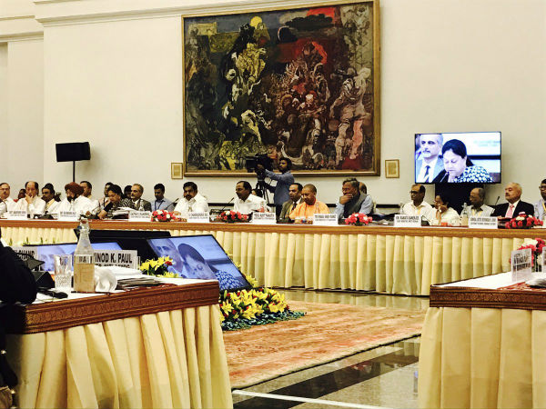 హోదా బదులు ప్రత్యేక ఆర్థిక సాయమని తప్పుదోవ పట్టించే యత్నం హోదా బదులు ప్రత్యేక ఆర్థిక సాయమని తప్పుదోవ పట్టించే యత్నం