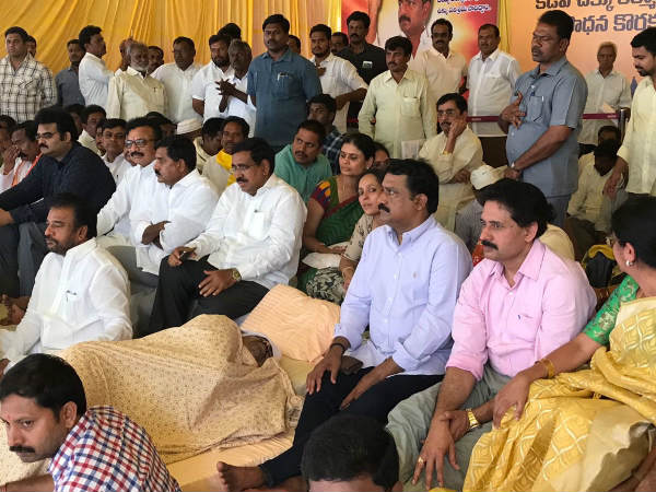 తగ్గారు ప్రాణాలు లెక్క చేయకుండా