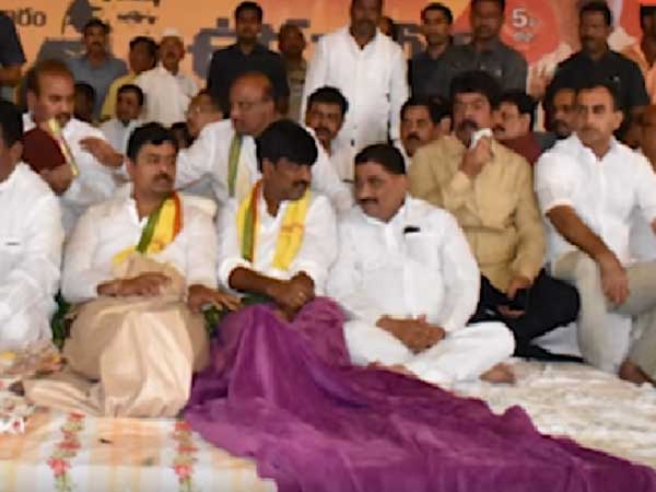 ఇవే కదా...ద్వంద ప్రమాణాలంటే ఇవే కదా...ద్వంద ప్రమాణాలంటే