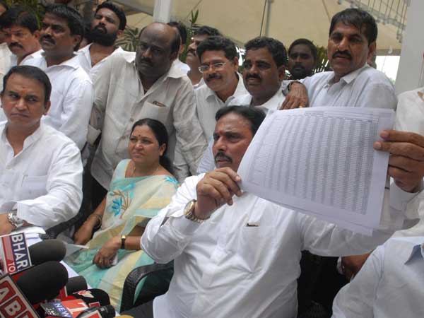  కీల‌క నేత‌ల‌కు ఉత్త‌మ్ ఫోన్.. దానం అంశం పున‌రావ్రుత్తం కాకుండా జాగ్ర‌త్త‌లు..