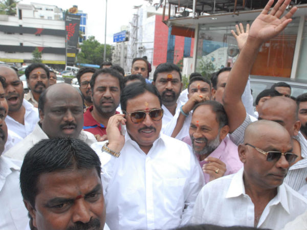 కాంగ్రెస్‌లో సీఎం అభ్యర్థి ప్రకటిస్తే.. ఇక అంతే..