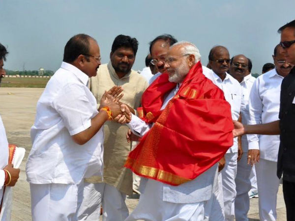 అన్నంపెట్టిన చేతిని నరకడం బాబుకు అలవాటే
