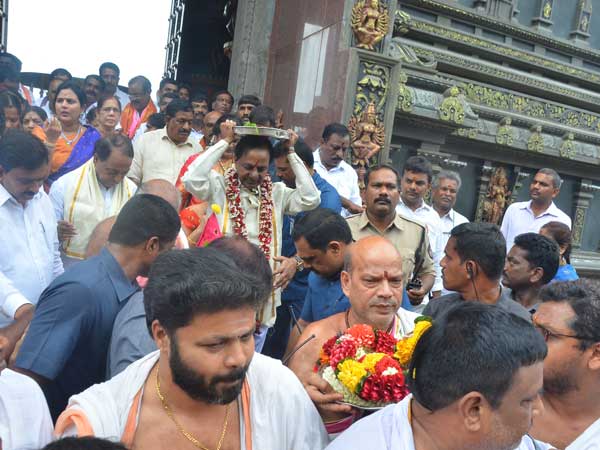 హైదరాబాద్ చేరుకున్న కేసీఆర్