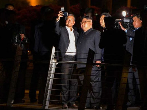 Kim Jong Un, Sightseeing Dictator, Takes Selfies in Singapore