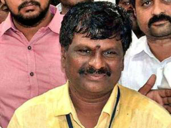 ఆ ఇద్దరినీ కలిపింది...ఈయనే ఆ ఇద్దరినీ కలిపింది...ఈయనే