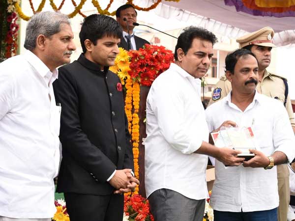 నాడు ఉద్యమంలో, నేడు పాలనలో