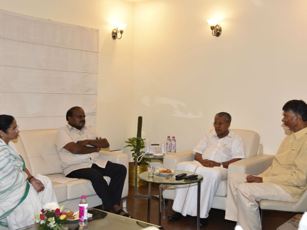 యూపీఏ, ఎన్డీయేలలో లేని పార్టీల ఏకీకరణ కోసం అడుగులు యూపీఏ, ఎన్డీయేలలో లేని పార్టీల ఏకీకరణ కోసం అడుగులు