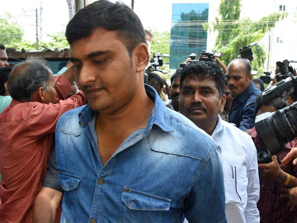 రెండో పెళ్లి తర్వాత కుటుంబంలో ఘర్షణలు రెండో పెళ్లి తర్వాత కుటుంబంలో ఘర్షణలు