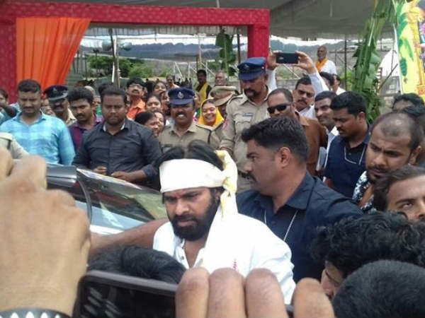 ముందు చంద్రబాబుకు ఇవ్వమని పవన్