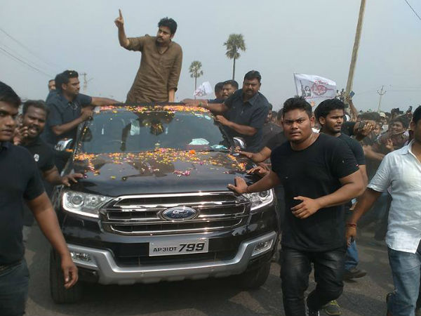 ఏసీ గదుల్లో ఉండి పాలసీలు రాస్తున్నారు
