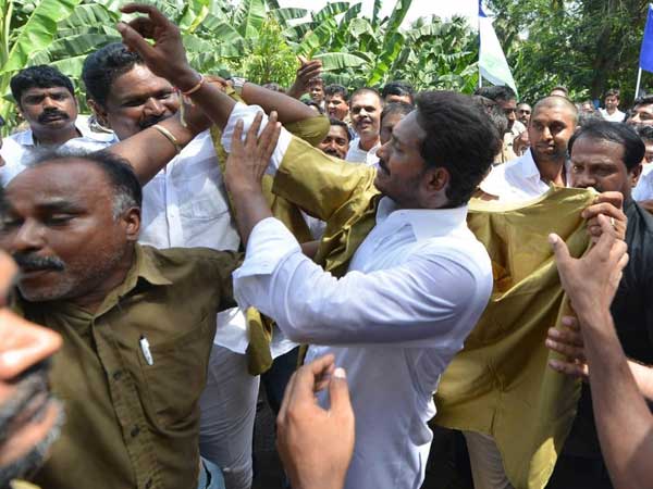 గల్లాపట్టి అడగండి..