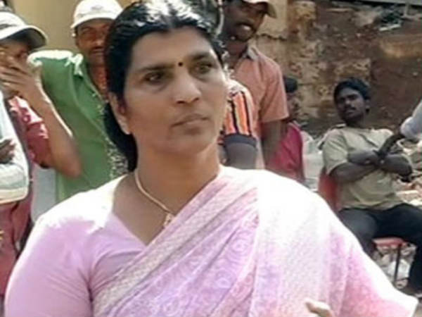 చంద్రబాబు...అవకాశవాది:లక్ష్మీపార్వతి చంద్రబాబు...అవకాశవాది:లక్ష్మీపార్వతి