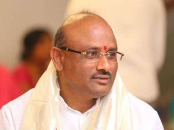 రమణదీక్షితులు ఆరోపణలపై పుట్టా సుధాకర్ యాదవ్ రమణదీక్షితులు ఆరోపణలపై పుట్టా సుధాకర్ యాదవ్