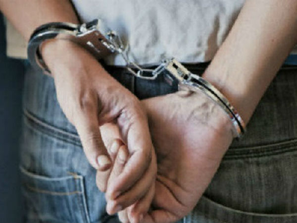 ఇంటర్నేషనల్ స్మగ్లర్లతో...డీలింగ్స్