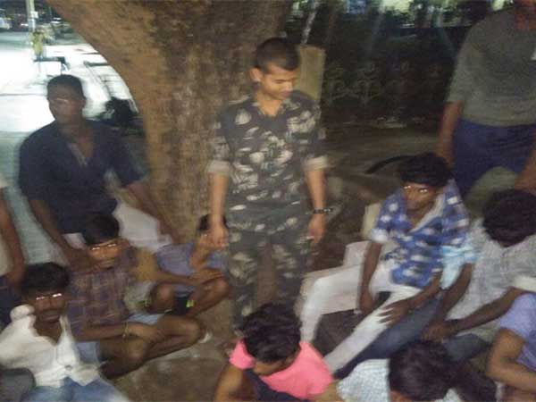 Tension..Tension:Tamil Nadu police arrested Red Sanders smugglers among Tirumala devotees Tension..Tension:Tamil Nadu police arrested Red Sanders smugglers among Tirumala devotees