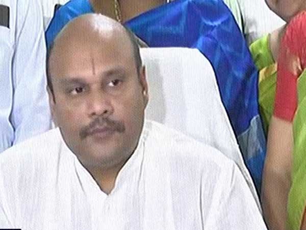  ఎవరో ఇచ్చిన స్క్రిప్ట్ చదవడం కాదు