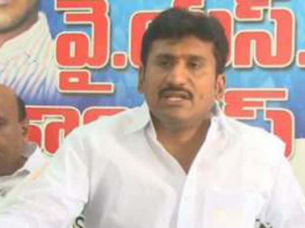 గూండాగిరికి వత్తాసు పలకడం మంచిది కాదు గూండాగిరికి వత్తాసు పలకడం మంచిది కాదు