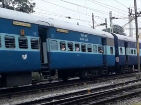 వెంకటాద్రి ఎక్స్‌ప్రెస్ లో...దోపిడీ