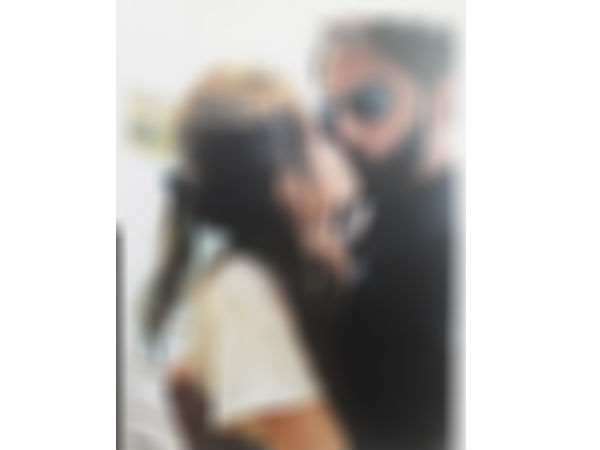 ఆమెకు ఇదివరకే బాయ్ఫ్రెండ్ ఉన్నాడు.. ఫోటోలు బయటకు ఆమెకు ఇదివరకే బాయ్ఫ్రెండ్ ఉన్నాడు.. ఫోటోలు బయటకు