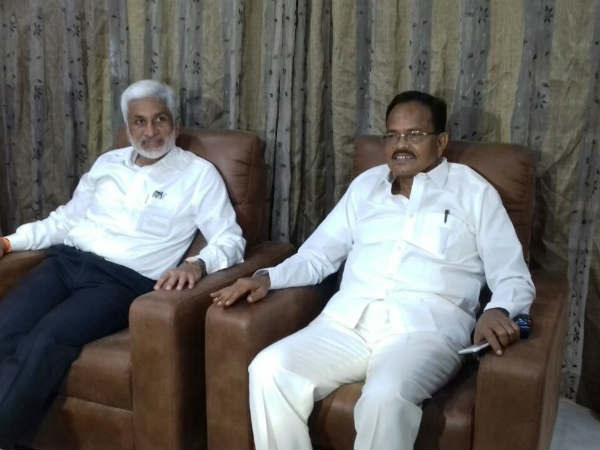 దమ్ముంటే వారిలా సొంత జెండాతో పోటీ చెయ్ దమ్ముంటే వారిలా సొంత జెండాతో పోటీ చెయ్