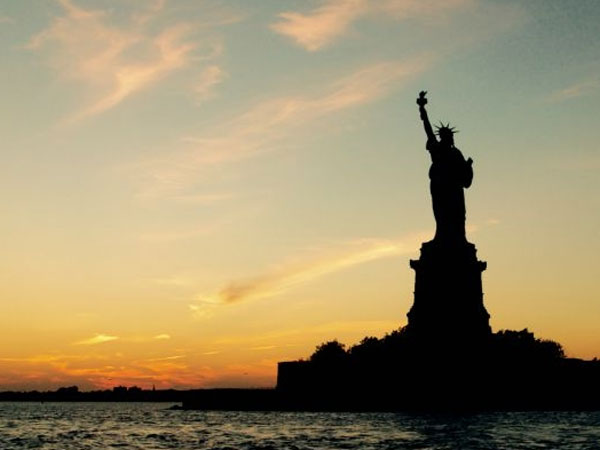 లక్ష డాలర్ల పరిహారం