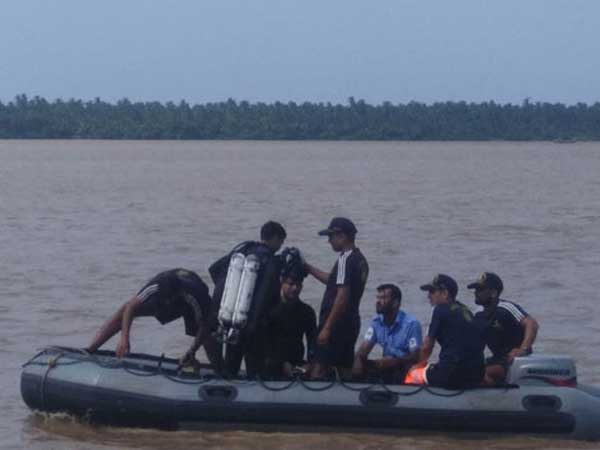 వరద ఉధృతి పెరగడంతో.. వరద ఉధృతి పెరగడంతో..