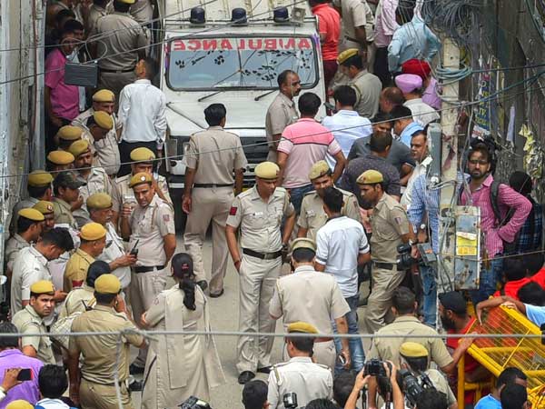 మృతుల కళ్లకు గంతలు కట్టి ఉన్నాయి