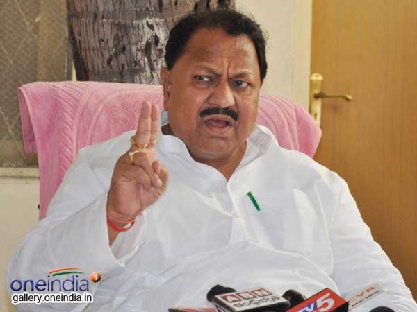 డీయ‌స్ ను ఏకాకిని చేసిన గులాబీ ద‌ళం.. అలుముకున్న 'కారు' చీక‌ట్లు